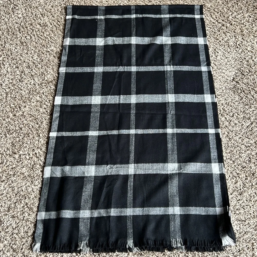 NWT Gap Black/White Acrylic Checkered‎ Scarf w/ Fringe